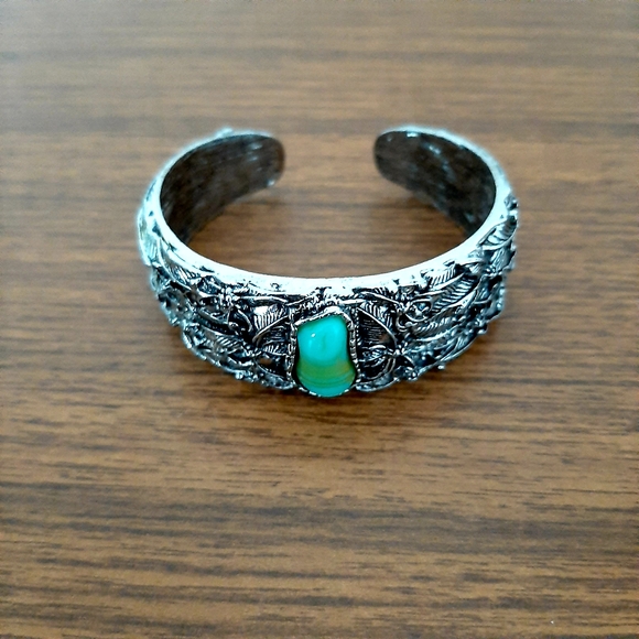 NEW Intricate Silver Bracelet with Turquoise Accent - Picture 6 of 6